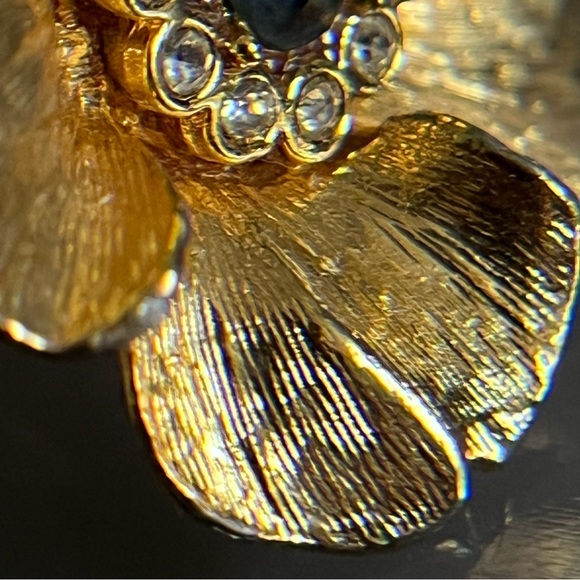 Kenneth Jay Lane Vintage Florentine Flower Gold Tone Rhinestone Clip Earrings - Picture 9 of 14